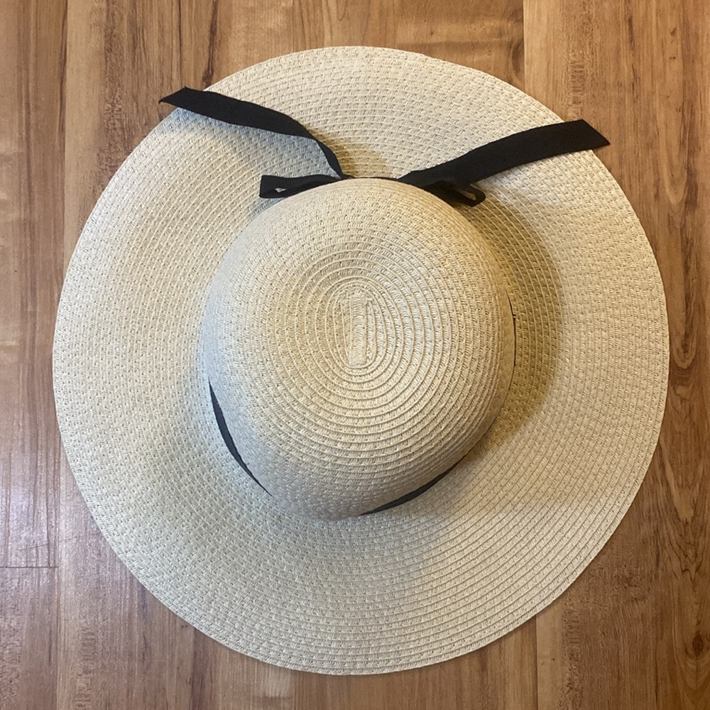 NWOT Women’s Hawaii Straw Sun Hat with Black Band - Picture 7 of 7